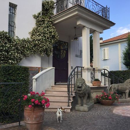 Villa Maldestra Римини Екстериор снимка